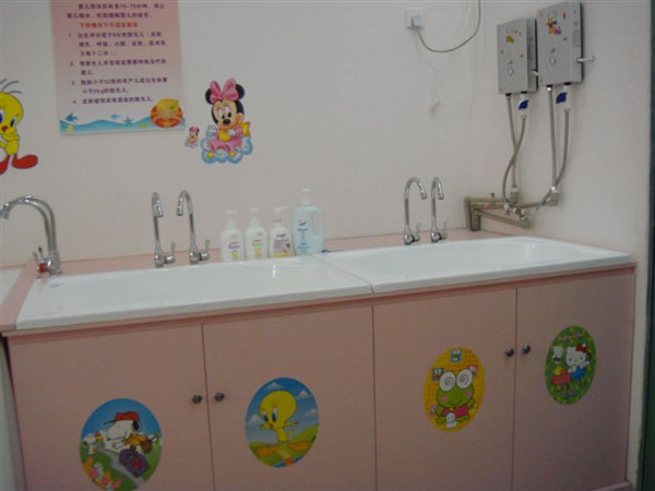少飞游泳馆实体店