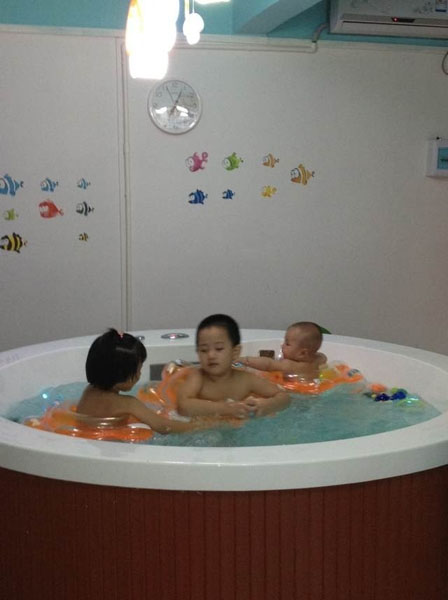 少飞游泳馆