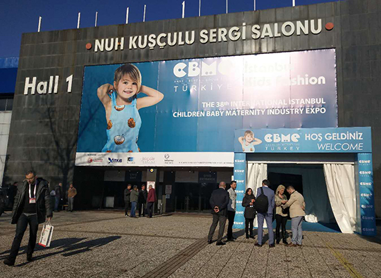 Ӣ������ֽ���ʵ����չŷ��Ӥͯչ  ս�Բ��ֹ����г�